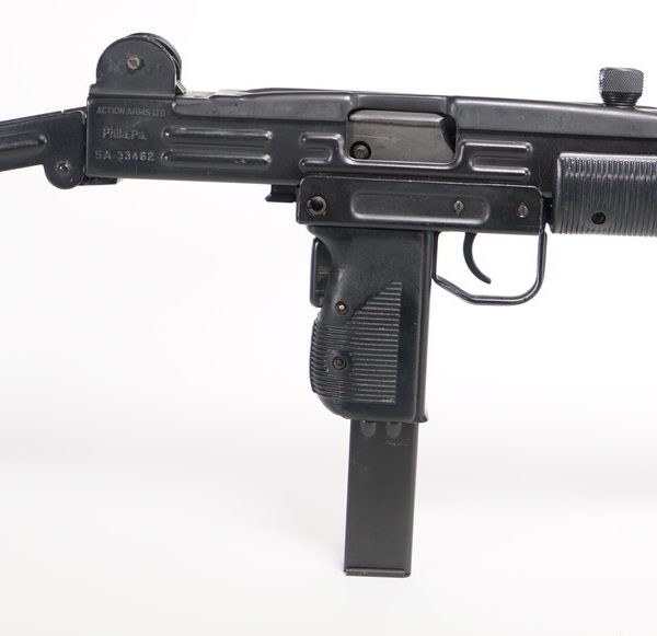 IMI UZI MACHINE GUN